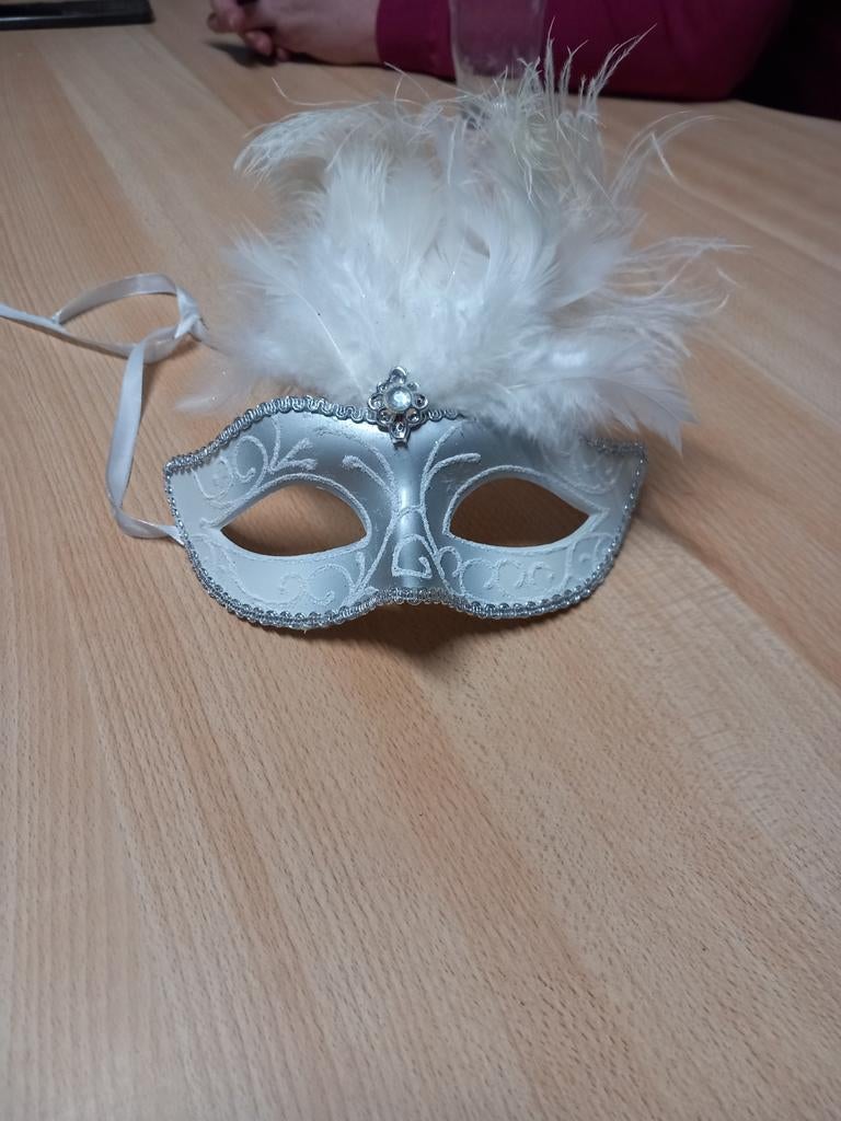 Masque carnaval, Enlèvement ou Envoi