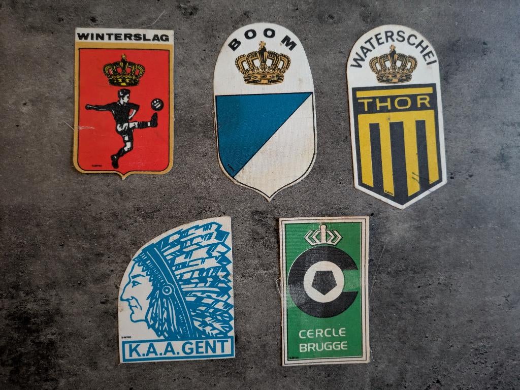 VOETBAL SAMO CHIPS STICKERS SATIJN   5X teams emblemen, Verzenden