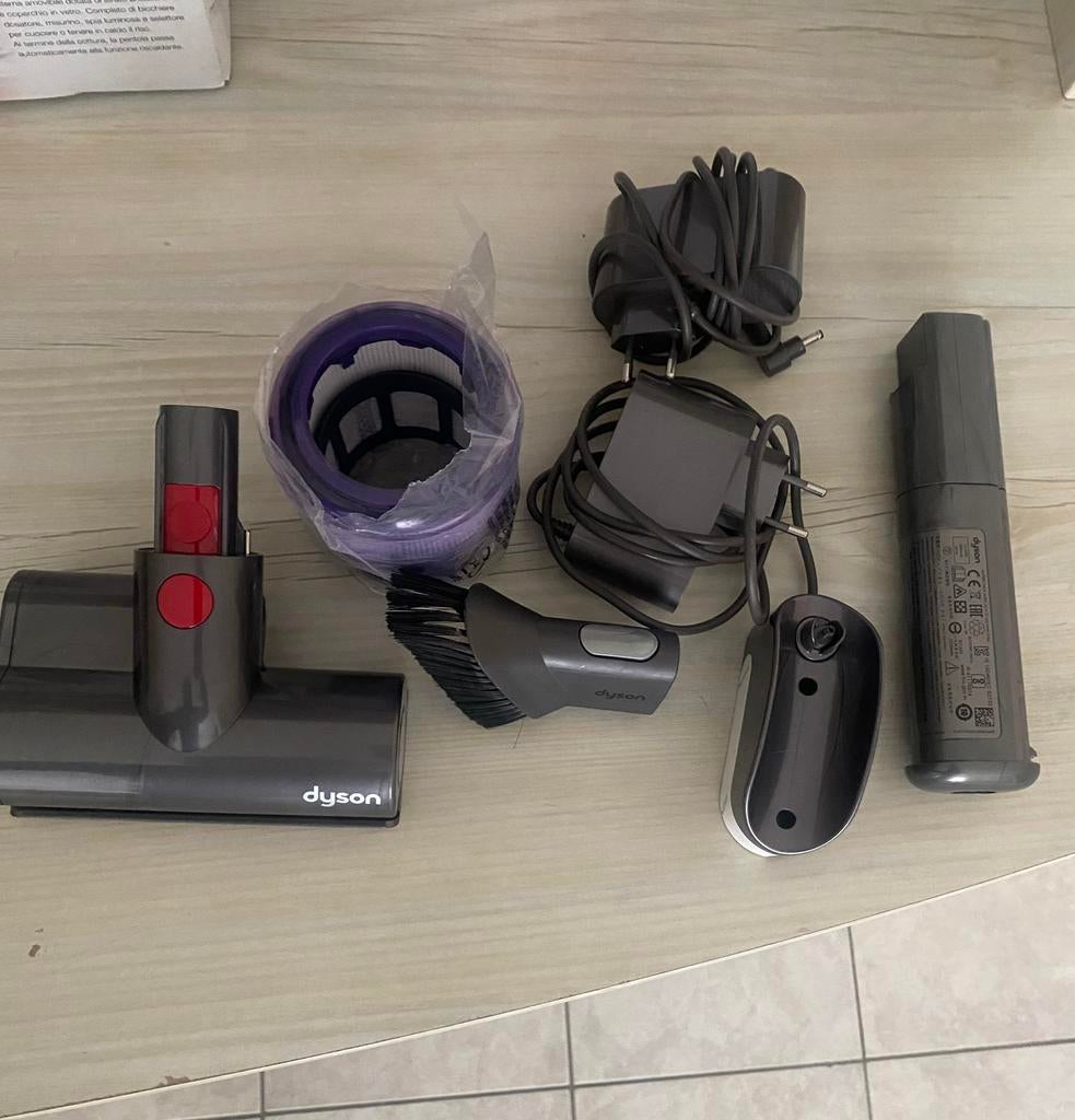Pièces Dyson, batterie, brosse, filtre, neuves, Electroménager, Enlèvement, Comme neuf
