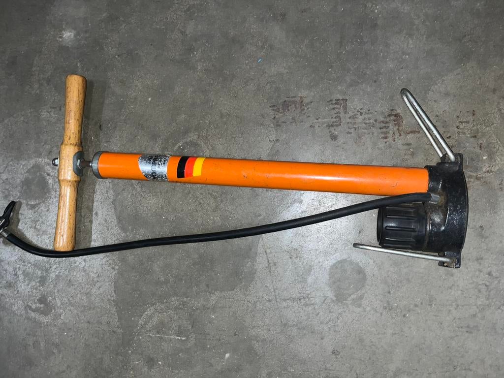 Oude maar solide fietspomp, Ophalen, Gebruikt