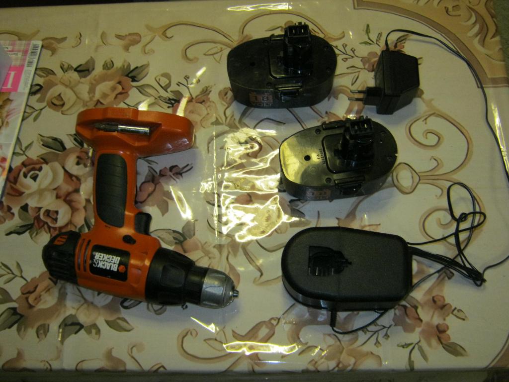 Perceuse sans fil Black+Decker 18V BDCDC 18-QW, Boormachine, Gebruikt, Ophalen of Verzenden, Klopboormechanisme