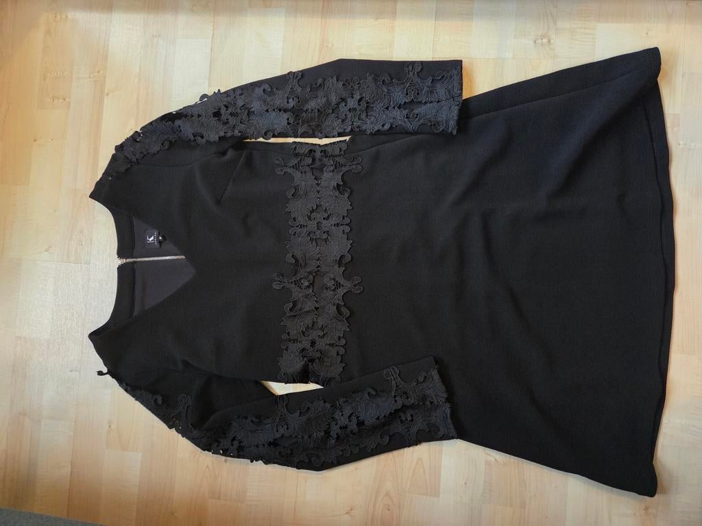 Belle robe de bal noire taille M avec doublure, dentelle, K-, Enlèvement ou Envoi, Robe de cocktail, Comme neuf, Noir