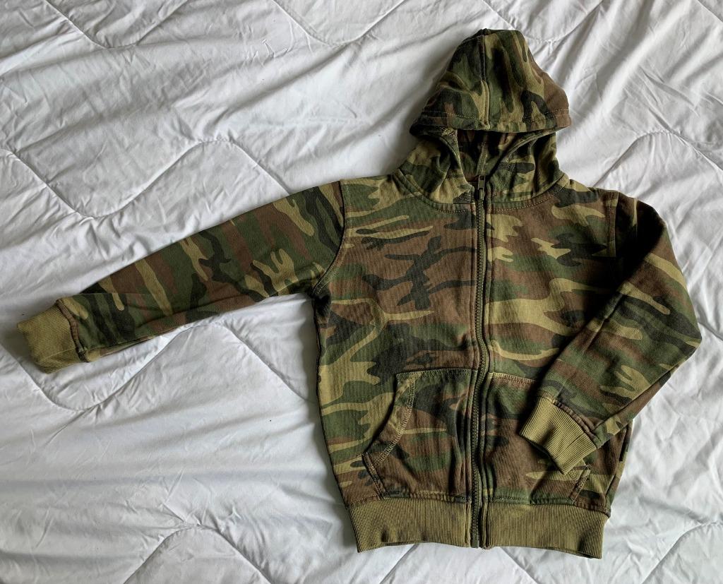 Vest met kap legerprint maat 110/116, Ophalen of Verzenden, Gebruikt, Jongen, Trui of Vest