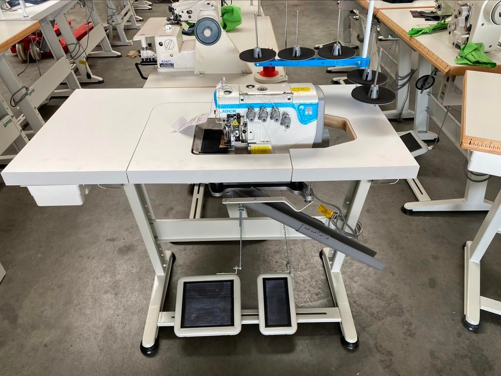 Industriële lockmachine overlock jack e4s 5draad nieuw, Hobby & Loisirs créatifs, Machines à coudre & Accessoires, Neuf, Surjeteuse