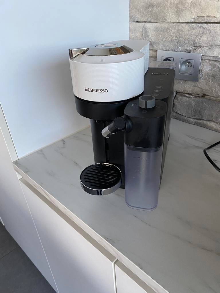 De’Longhi Nespresso Vertuo Lattisimo, Koffiepads en cups, Koffiemachine, Ophalen of Verzenden, Zo goed als nieuw