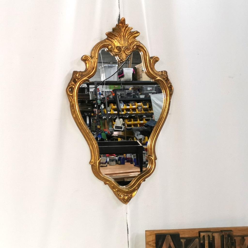 Grand miroir doré ancien orné H 71 L 44, Antiquités & Art, Antiquités | Miroirs, Enlèvement, Autres formes, Moins de 50 cm, Moins de 100 cm