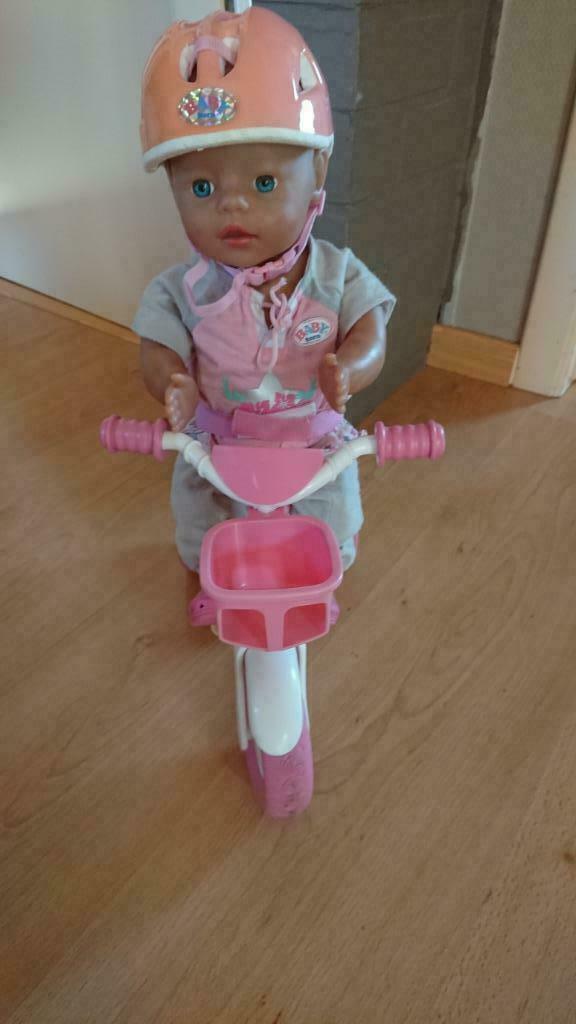 Pop baby Born met fiets en fietstenue en mini-crocs, Enlèvement, Utilisé, Baby Pop