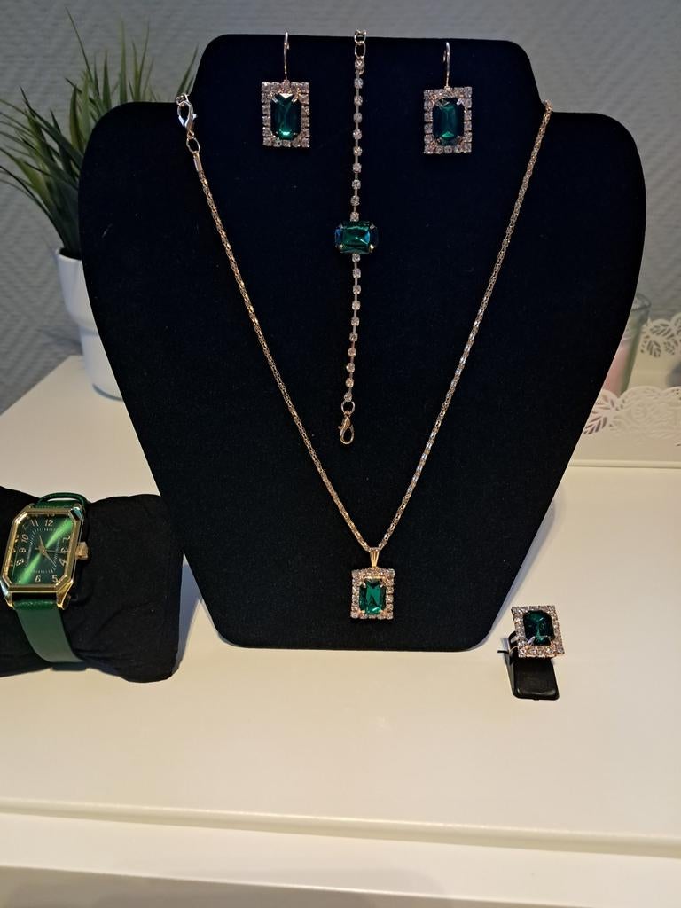 Parure verte complète avec montre assortie, Neuf, Vert, Autres matériaux, Avec pendentif