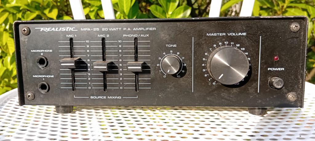 Realistic PA-versterker, 20 Watt, 220 en 12 Volt., Ophalen, Gebruikt, Minder dan 60 watt, Overige merken
