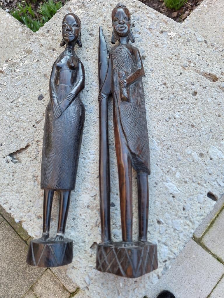 Statues africaines en bois, Enlèvement ou Envoi