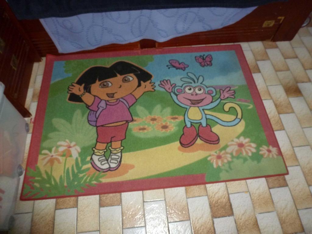 tapis DORA +sac à dos +boîte bijoux+ poupée +livres+ puzzle, Enlèvement ou Envoi, Utilisé