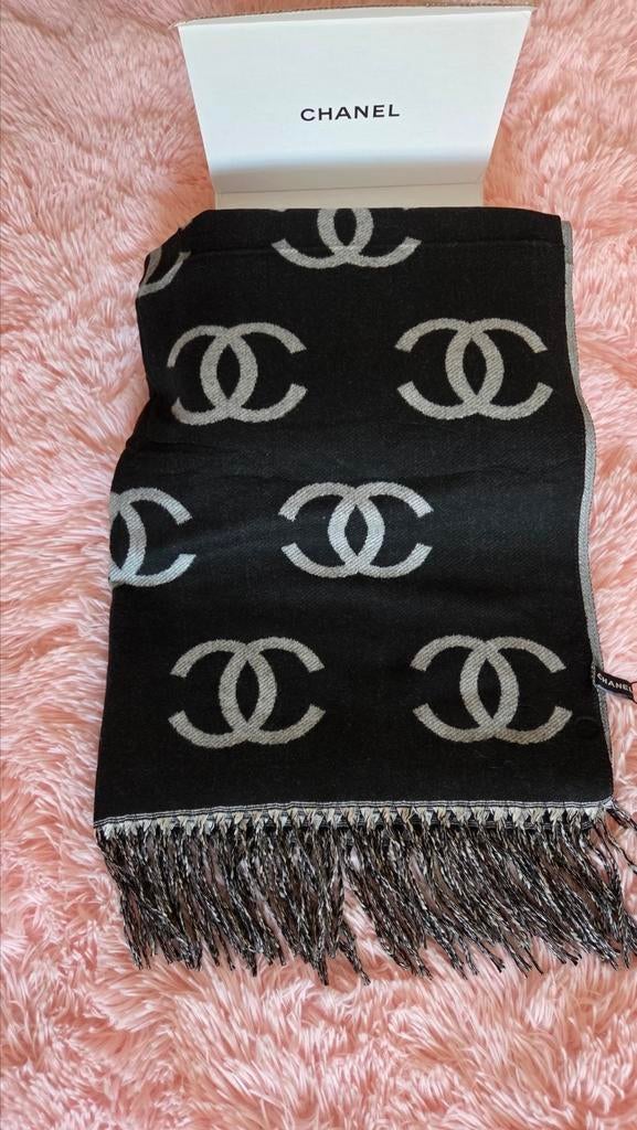 Chanel sjaal dames Cashmere silik niewe, Kleding | Dames, Ophalen of Verzenden, Zo goed als nieuw, Sjaal