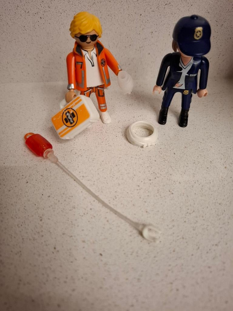 Playmobil: spoedarts en politieagente, Ophalen, Zo goed als nieuw, Complete set