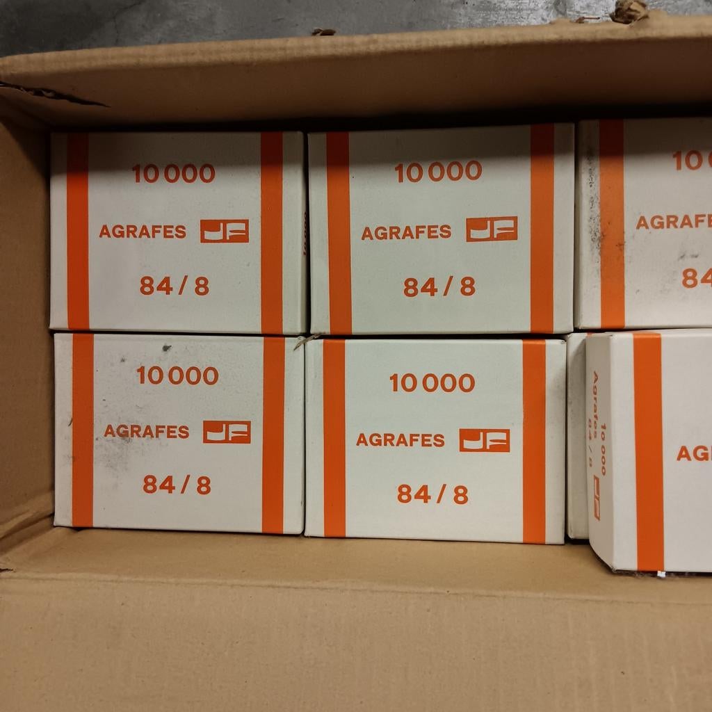 Lot d'agrafes, Enlèvement