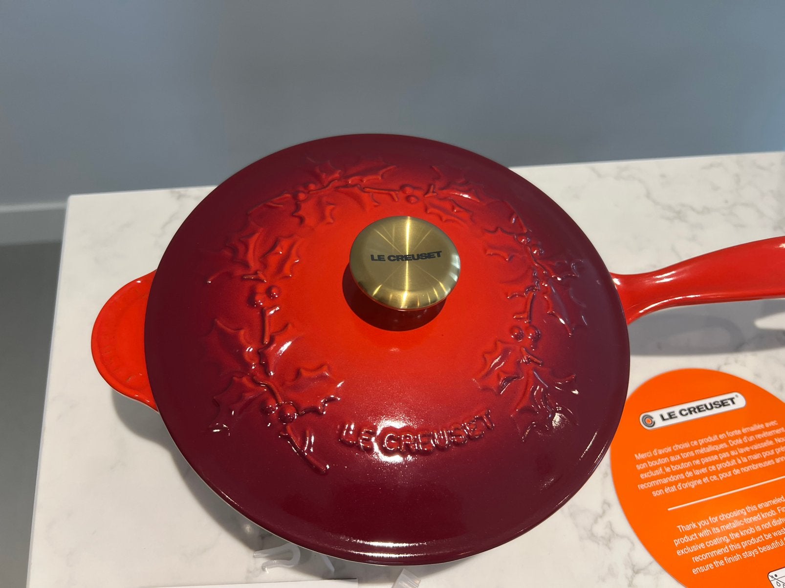 Casserole New Christmas Le Creuset 21 cm Cerise, Neuf, Enlèvement ou Envoi, Compatible induction, Le Creuset