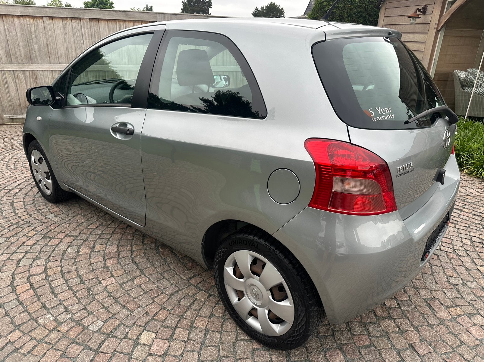 Toyota Yaris 1300 VVT benzine 86000km zeer goede staat!, Auto's, Toyota, Particulier, Yaris, Benzine, Grijs, Onderhoudsboekje