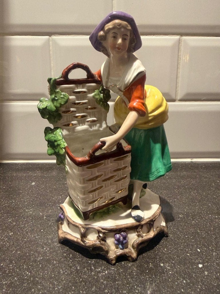 Antiek Porseleinen Beeldje, Model 2141, Antiek en Kunst, Ophalen