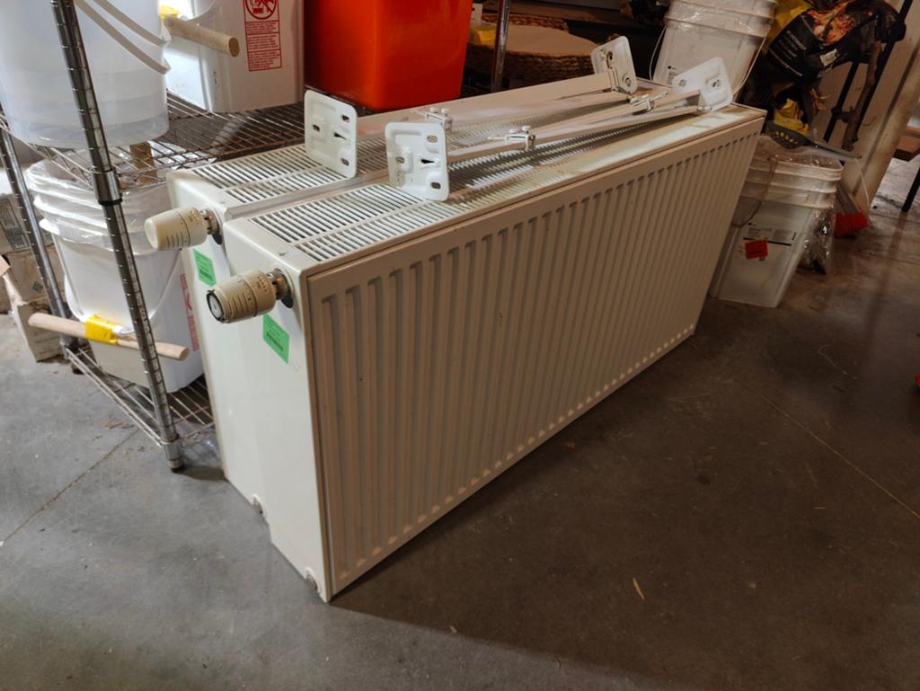 2 radiateurs en tôle d'acier 60Hx120B avec vanne thermostati, Enlèvement