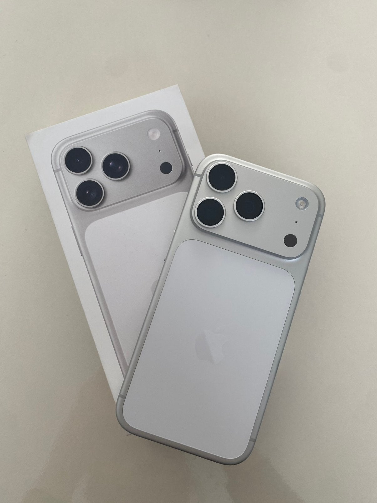 Iphone 17 pro 256 Gb, Télécoms, IPhone 17, Comme neuf, Enlèvement, Blanc
