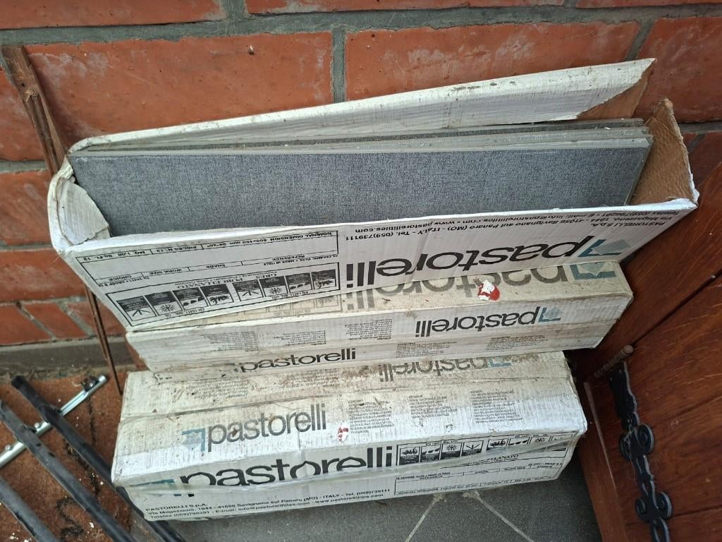 Nieuwe grijze wandtegel, Ophalen, 60 cm of meer, Nieuw, Minder dan 20 cm