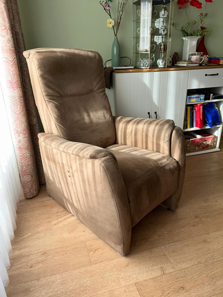 Elektrische relaxzetel (beige alcantara), Huis en Inrichting, Fauteuils, Ophalen, Gebruikt