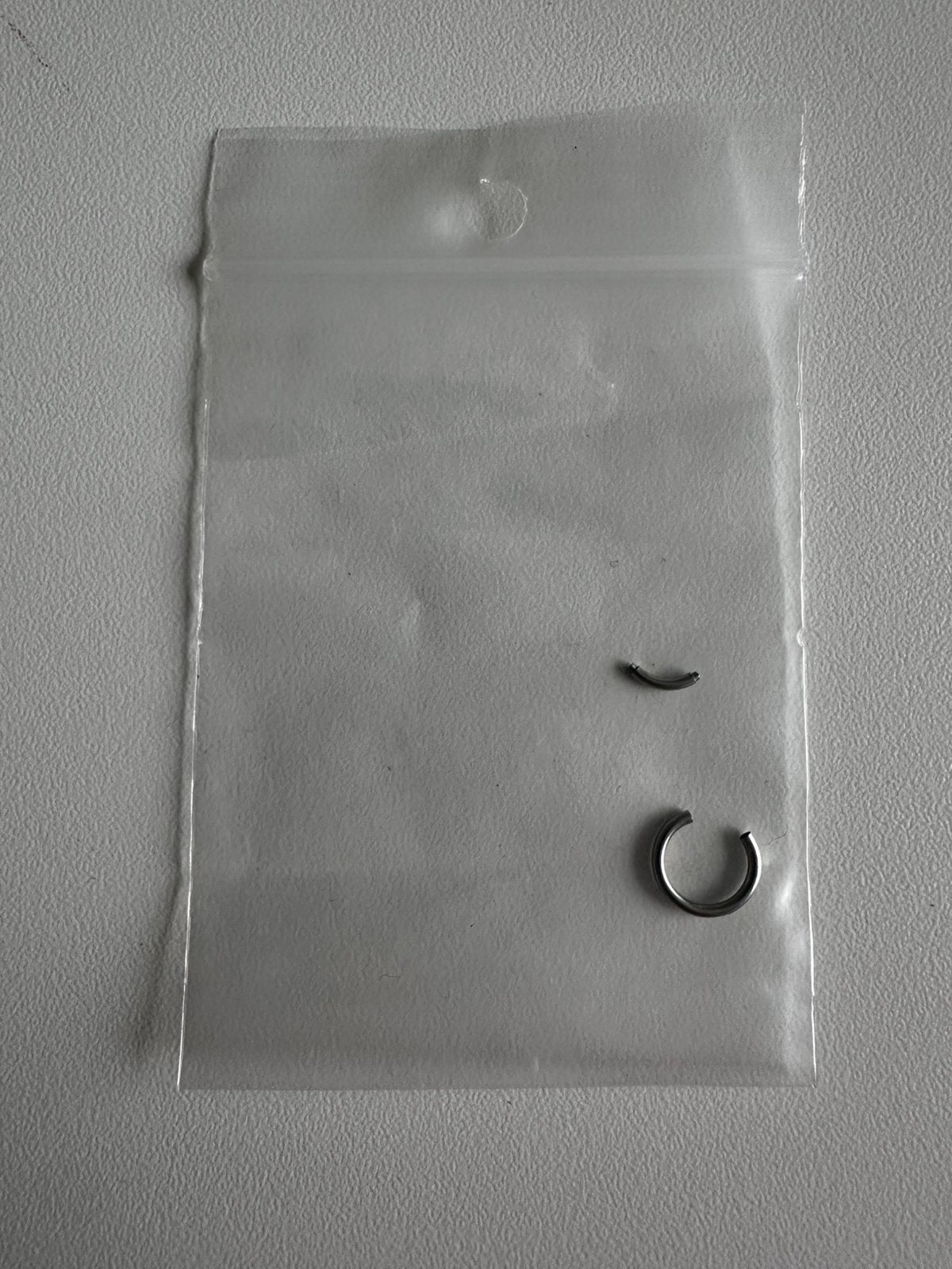Piercing 8mm zilverkleurig, Bijoux, Sacs & Beauté, Enlèvement ou Envoi, Piercing oreille ou tragus