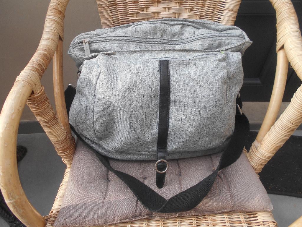 sac à langer bébé gris Lassig, Enfants & Bébés, Enlèvement, Utilisé