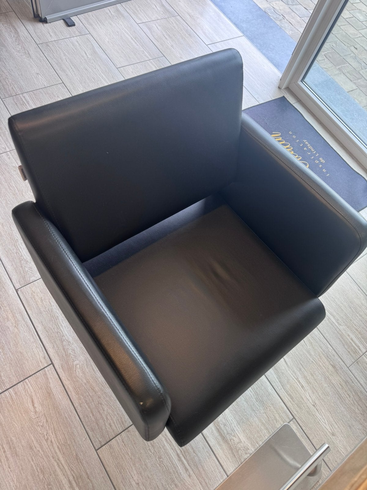 2 zwarte kappersstoelen, Huis en Inrichting, Ophalen, Gebruikt