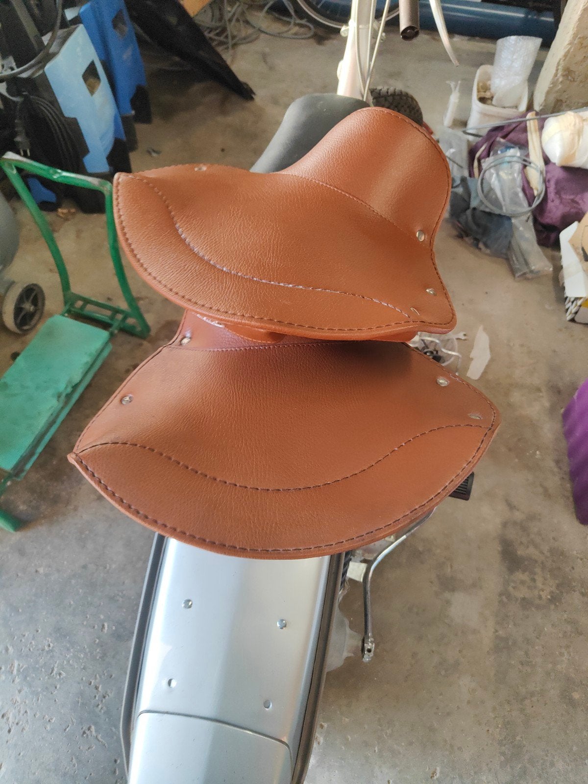 Lederen stoelen en nieuwe wielen voor Lambretta, Motoren, Onderdelen | Oldtimers, Ophalen