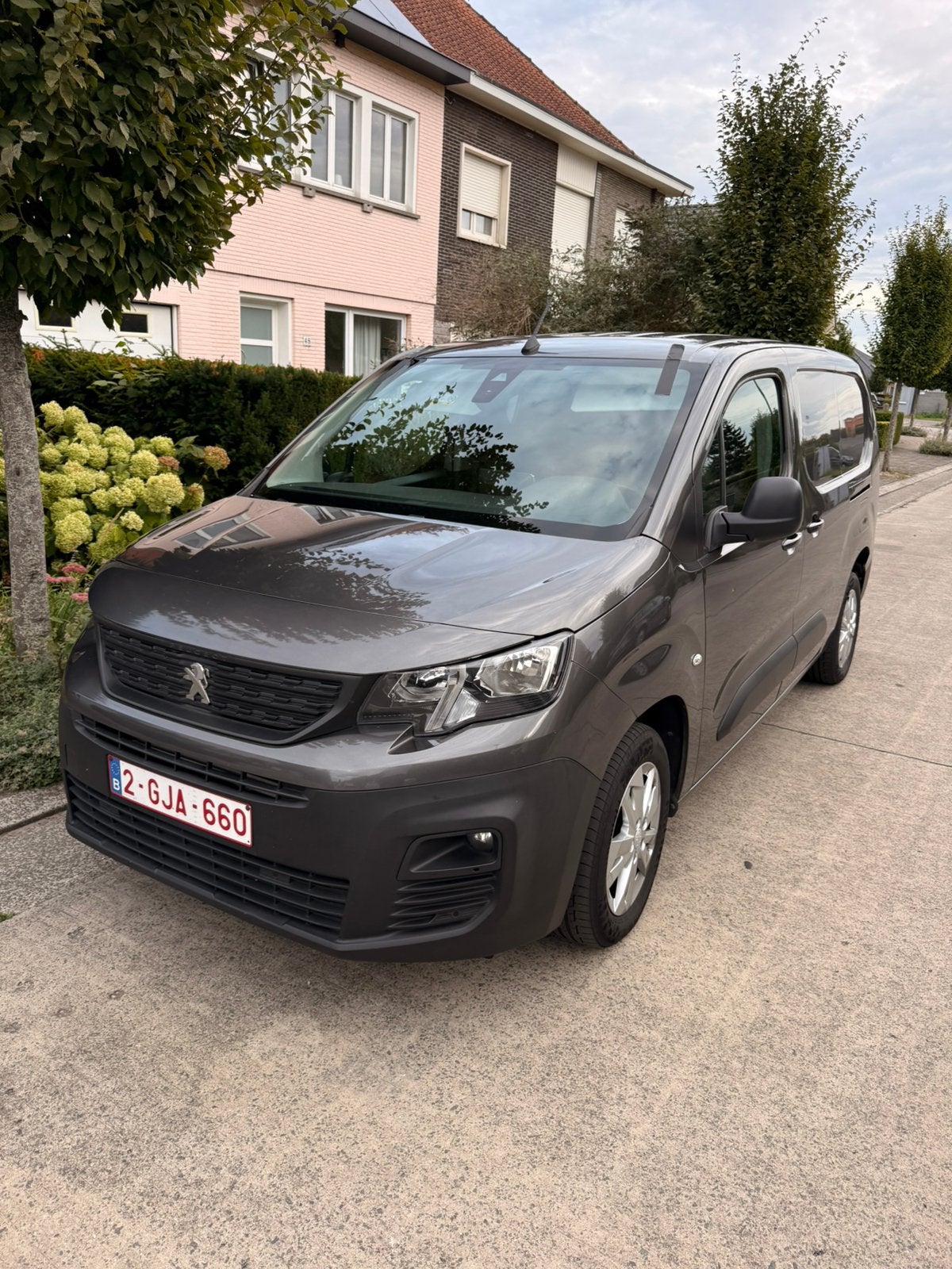 Peugeot partner Automatic 12/2019 106000KM, Achat, 4 portes, Autres couleurs, Autre carrosserie