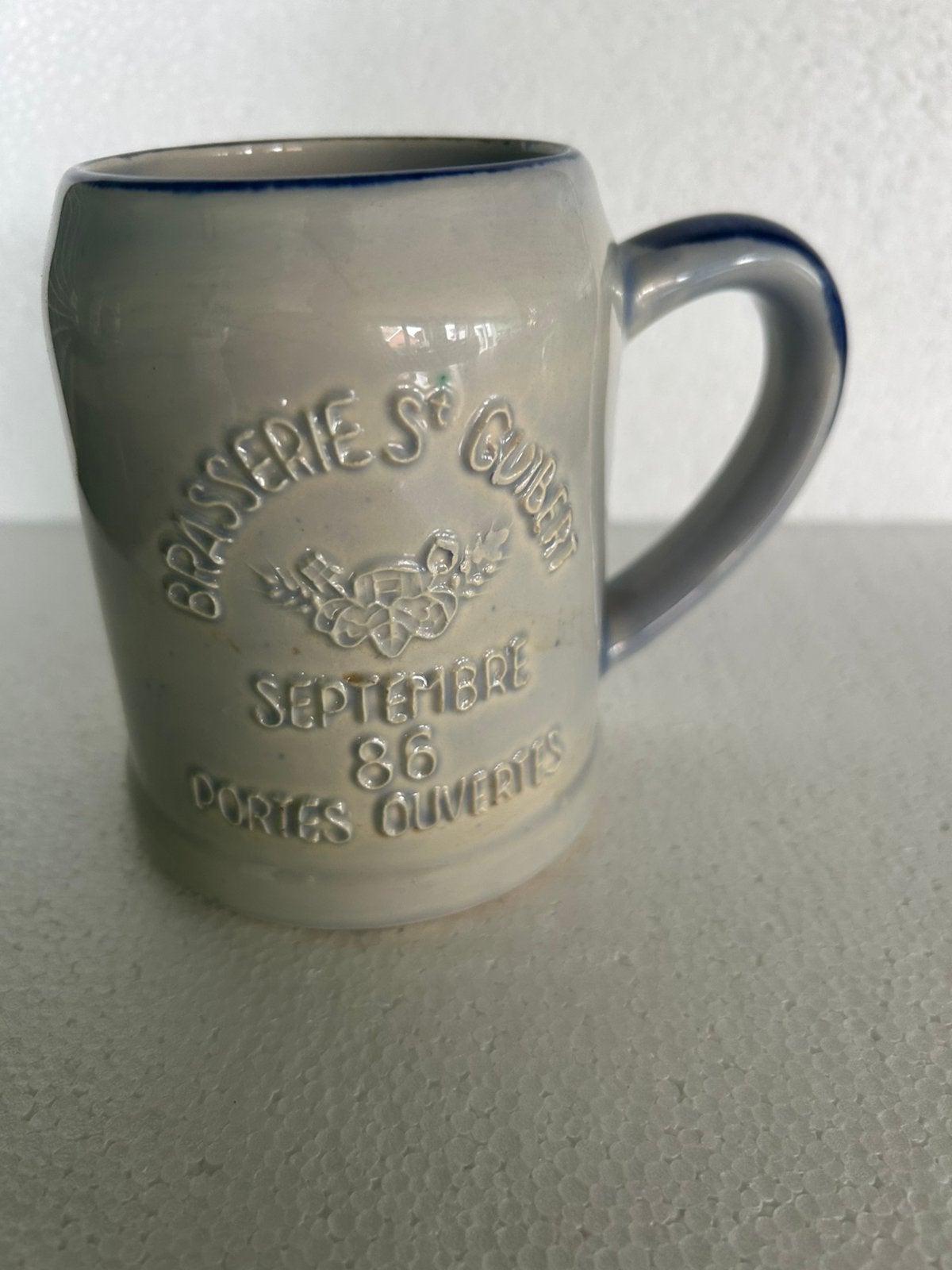 Chope en céramique Brasserie Saint-Guibert 1986, Collections, Marques de bière, Enlèvement ou Envoi, Comme neuf, Chope(s), Leffe