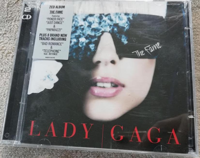 Version 2 CD album The Fame Monster Lady Gaga 24 Titres 2009, Enlèvement ou Envoi, Comme neuf, Coffret