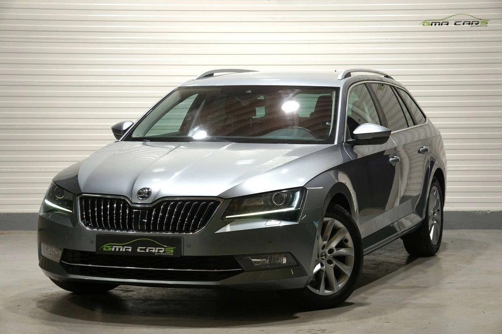 Skoda Superb Superb SW 1.6 CR TDi Aut-Nav-Airco-PDC-Cam-Gara, Autos, Argent ou Gris, Euro 6, Entreprise, Noir