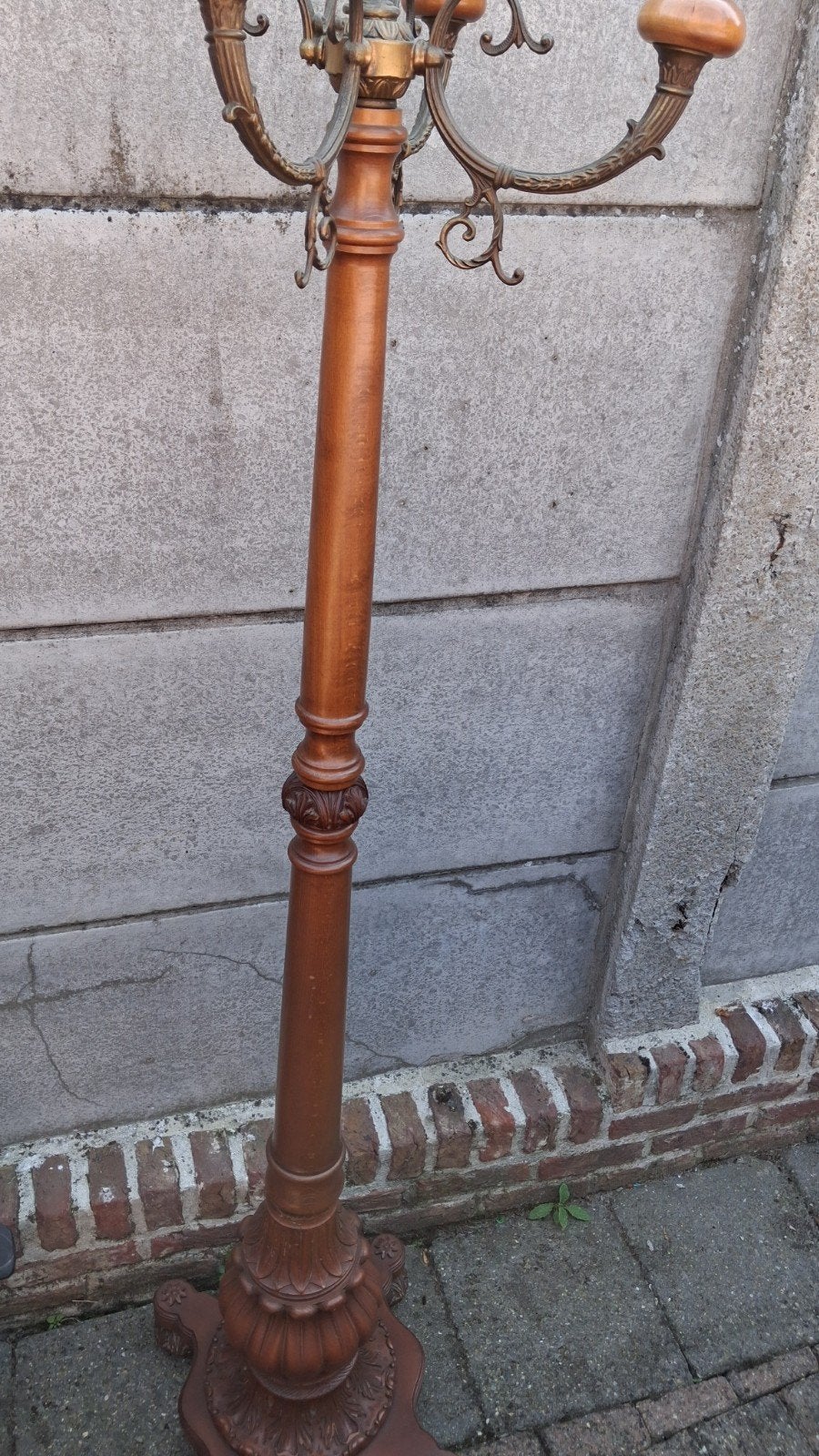 Belle base en bois, support porte-manteau., Enlèvement