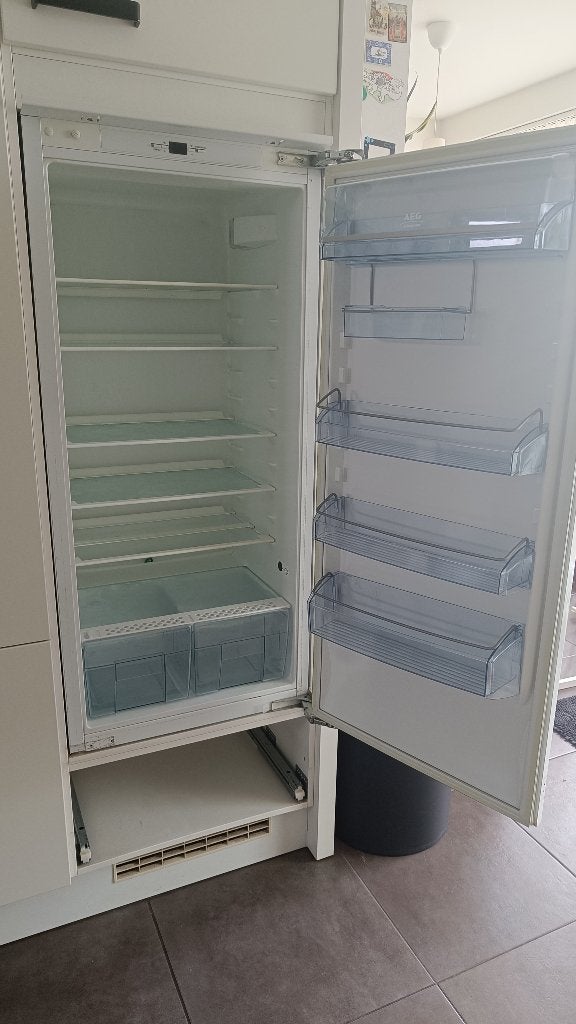 Réfrigérateur encastrable AEG - 120 cm de haut, Classe énergétique A ou plus économe, 85 à 120 cm, Sans bac à congélation, Enlèvement