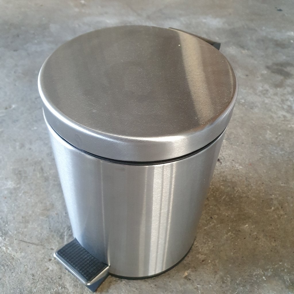 Te koop vuilnisbakje, Huis en Inrichting, Woonaccessoires | Prullenbakken, Ophalen, Met pedaal, Zo goed als nieuw, Minder dan 10 liter