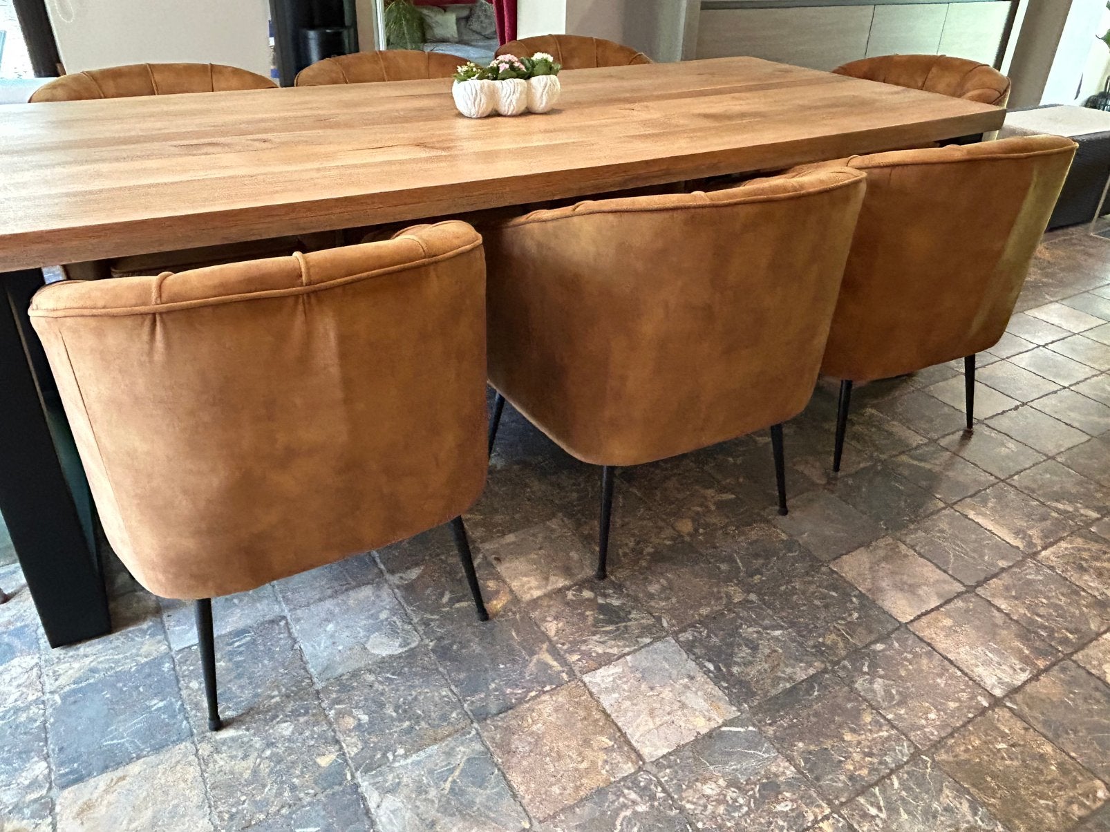 Lange tafel met 8 comfortabele zeteltjes, Ophalen, Zo goed als nieuw