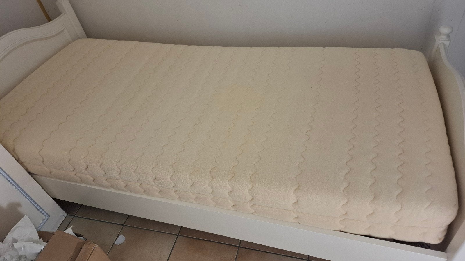 Eenpersoonsbed incl lattenbedem en matras, Huis en Inrichting, Slaapkamer | Bedden, Ophalen