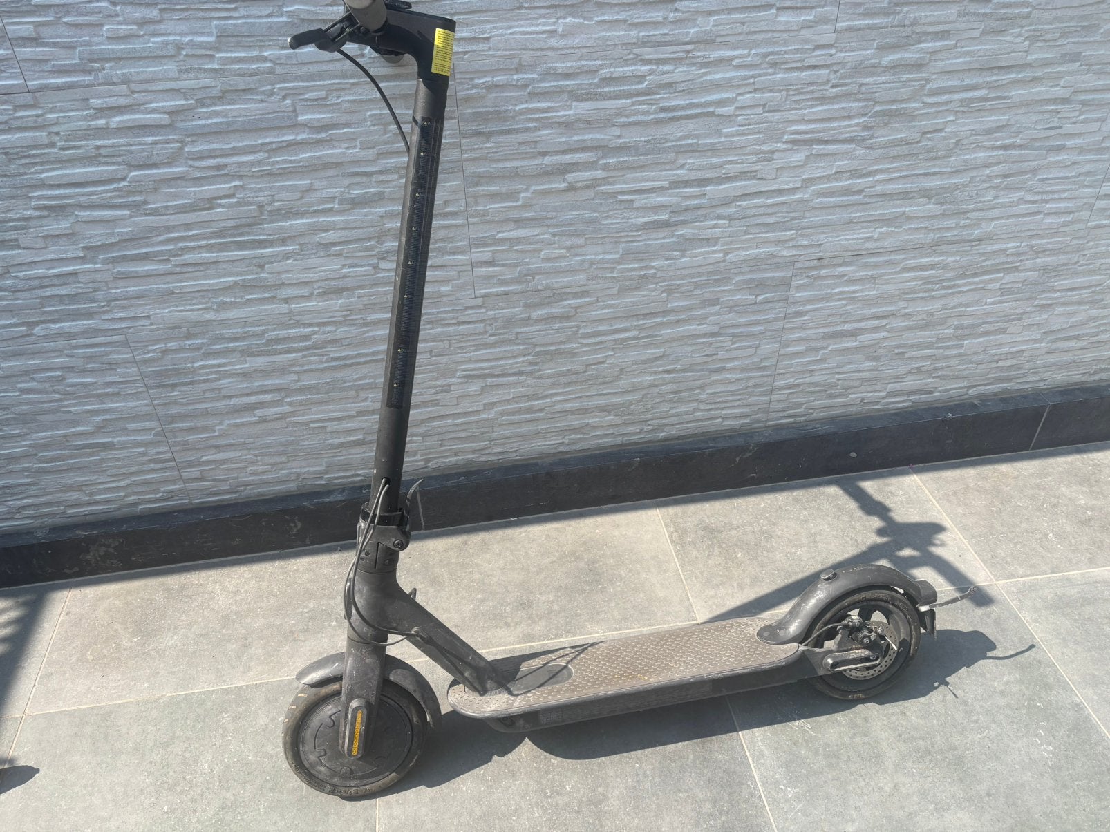 Remplacera tous les pneus par l'arrière, Vélos & Vélomoteurs, Trottinettes, Enlèvement, Comme neuf