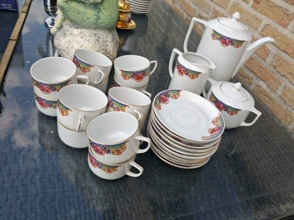 oud servies met bloem merk victoria - bieden, Ophalen