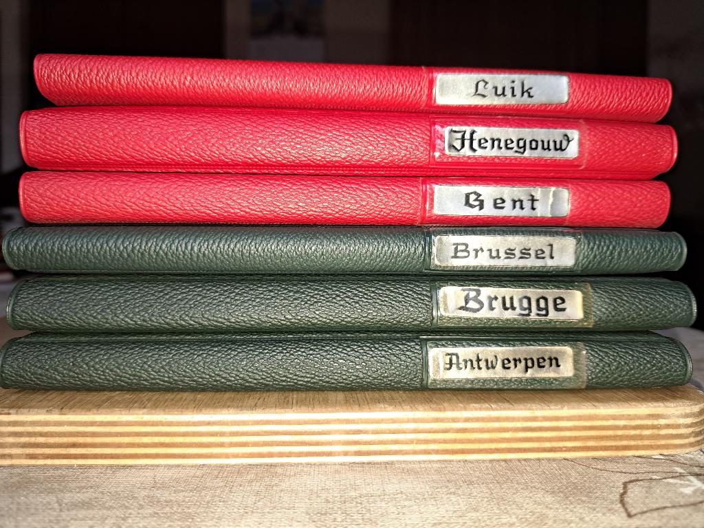 Plakboeken Historia Geschiedenis van de steden 6 delen, Boeken, Prentenboeken en Plaatjesalbums, Ophalen of Verzenden