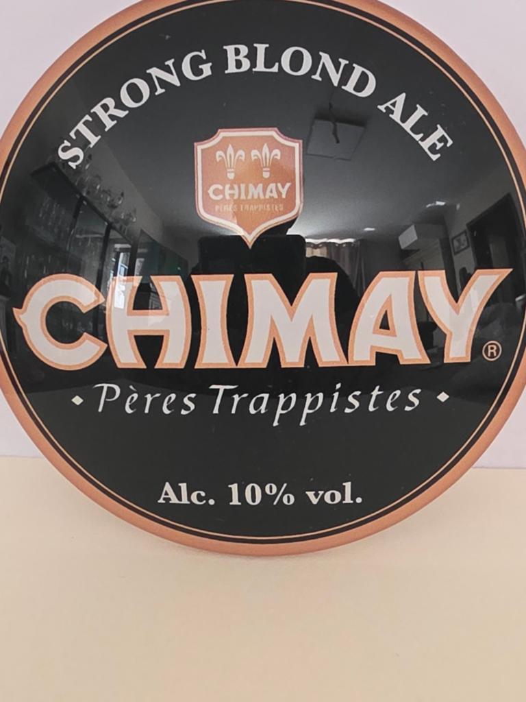 Superbe macaron de pompe a bière Chimay Strong Blond Ale, Collections