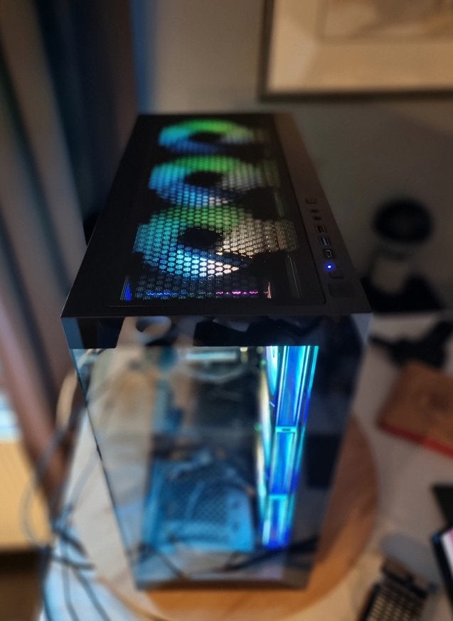 Tour de jeu avec GTX 1080 Ti 11 Go, Comme neuf, AMD Ryzen 7, SSD, 1024 GB