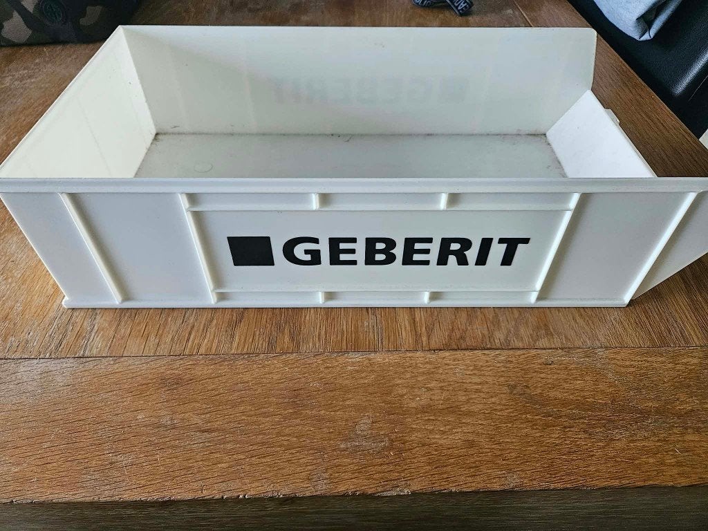 Partij Originele Geberit Magazijnbakken (40 stuks), Ophalen, Zo goed als nieuw