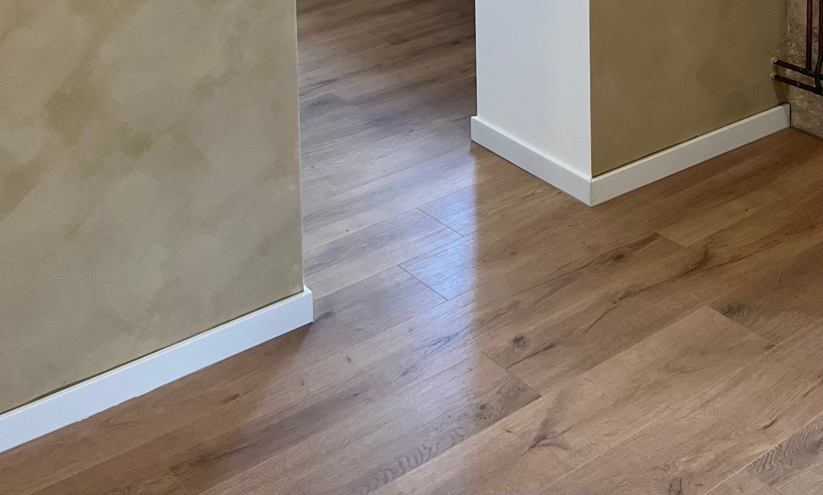 Plinthes mdf blanc, Bricolage & Construction, Plinthes & Finitions, Enlèvement, Comme neuf, MDF, Plinthes
