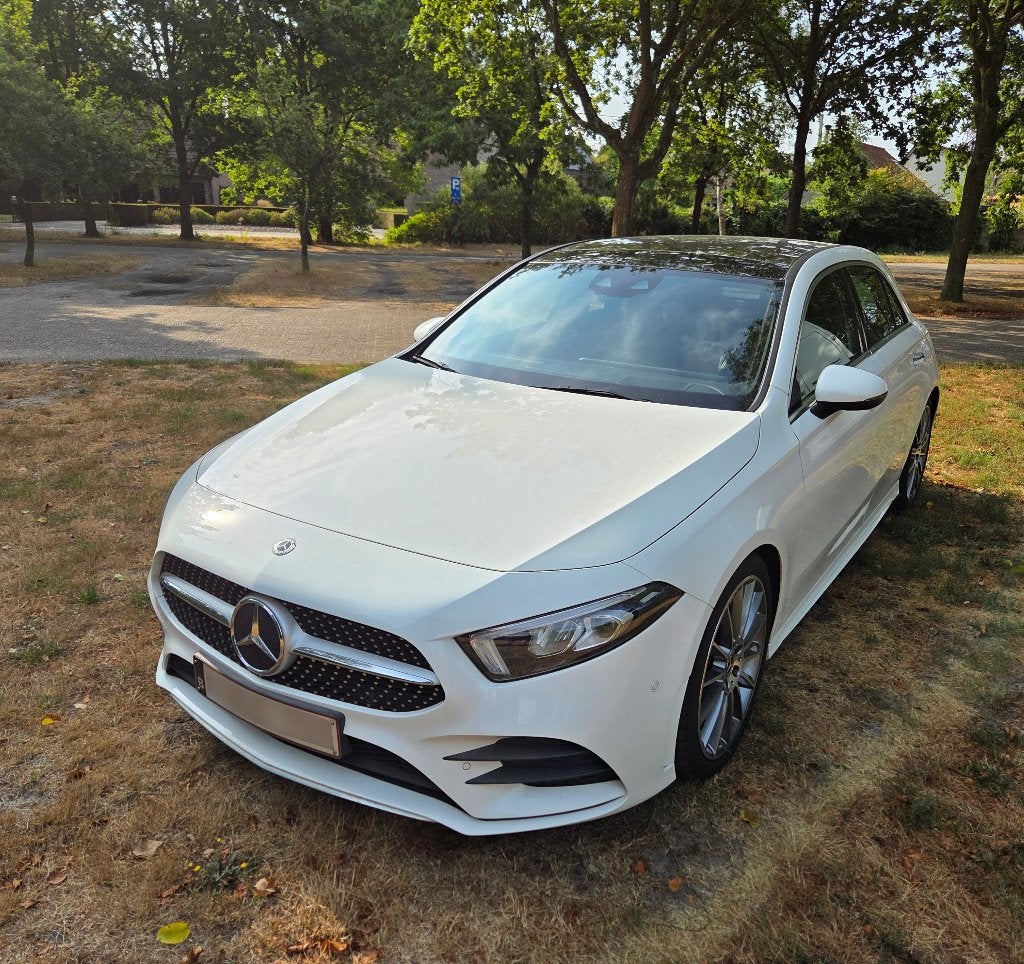Mercedes-Benz A 180 d AMG Line, Auto's, Dealer onderhouden, 4 cilinders, 1445 kg, Wit
