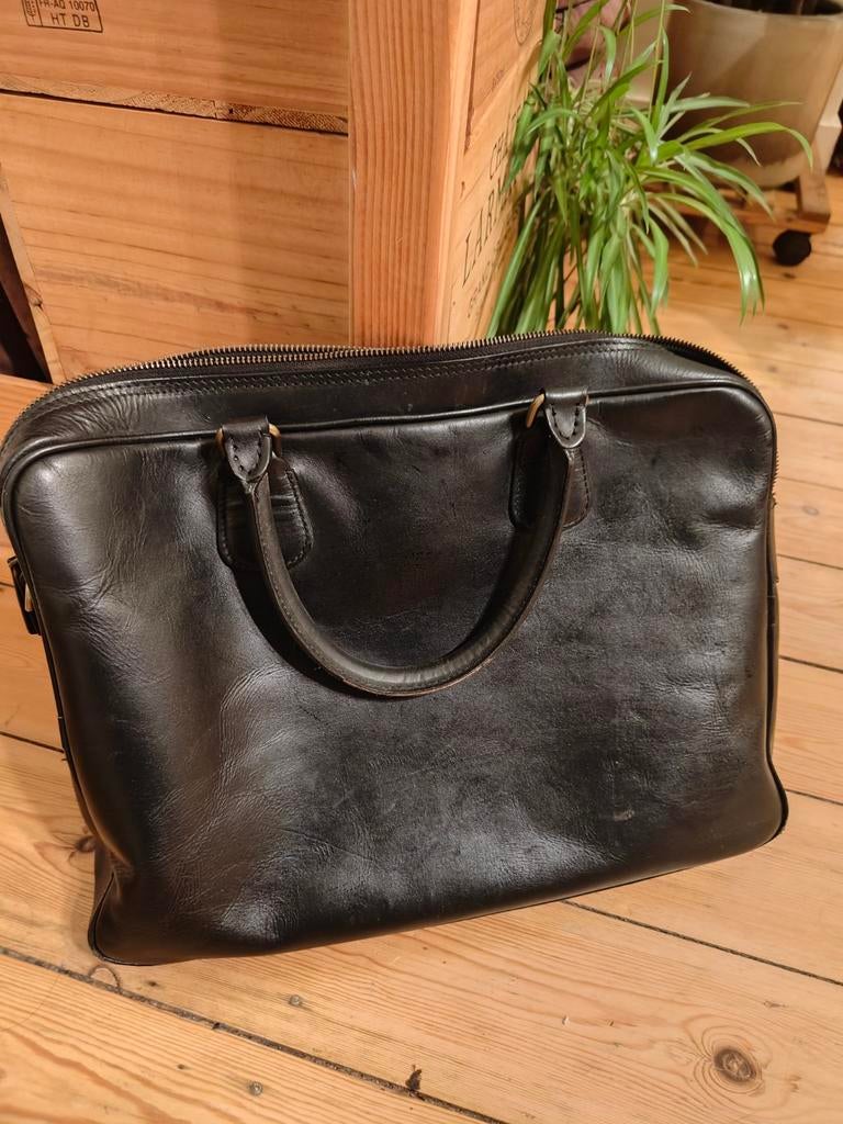 Devred aktetas en laptoptas voor heren, Ophalen