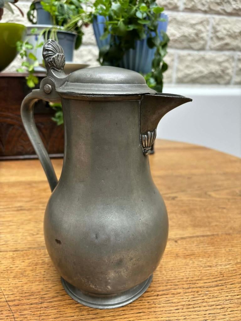 Doornikse karaf in tin gestempeld Michel Boisacq XVIII eeuw, Ophalen of Verzenden