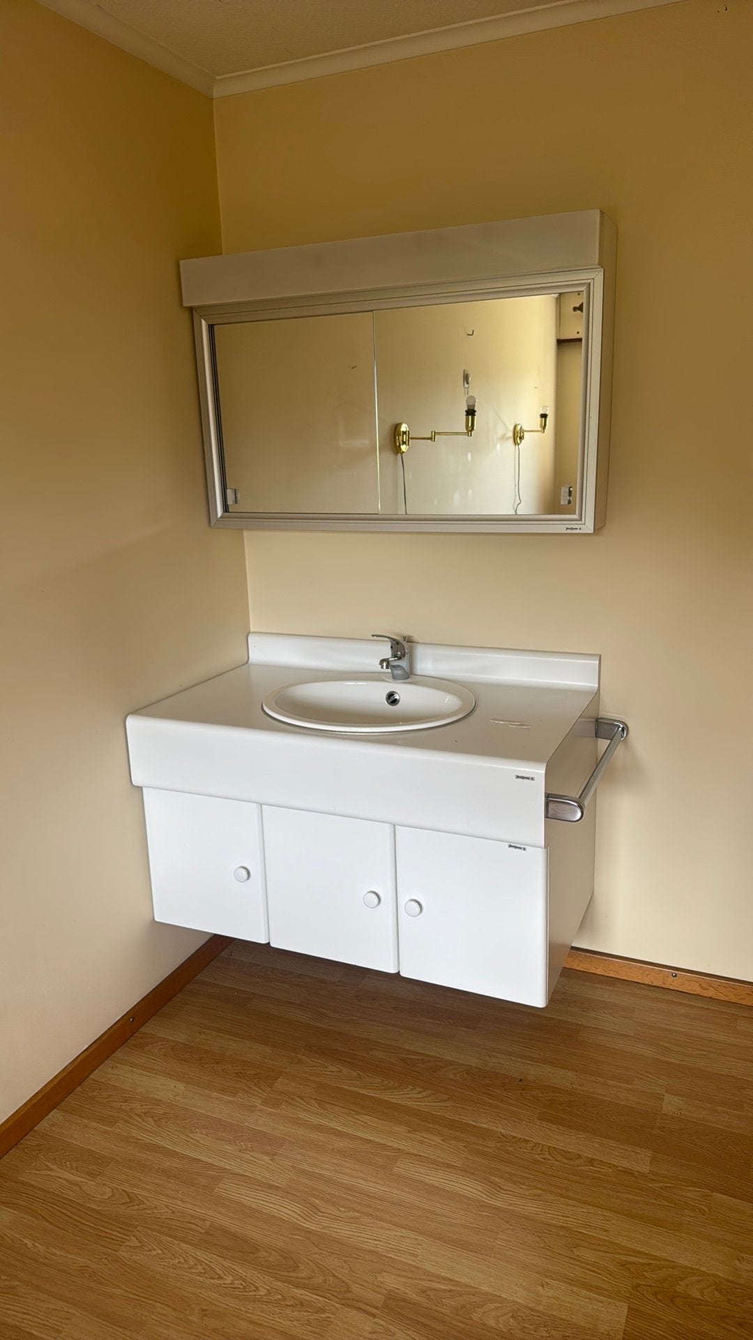 Badkamer meubel, Ophalen
