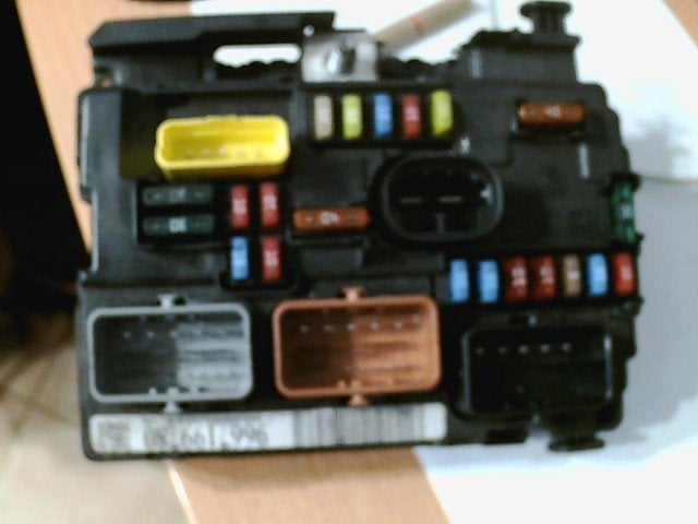 Boitier fusibles Citroen C3 200-2013 9667199780  (407), Enlèvement, Utilisé